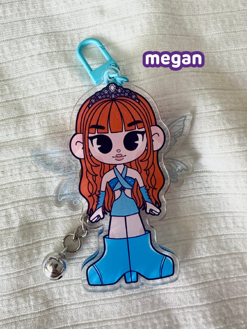 katseye 'winxeye' movable wing keychains. | giren